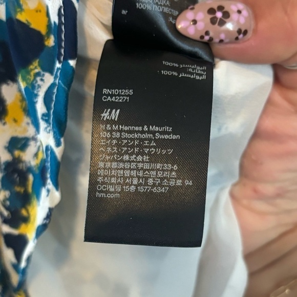 H&M | Blue & Yellow Watercolor Bow Back Flowy Blouse | Size 8 - Picture 9 of 9